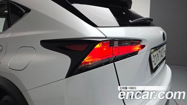 Lexus NX 2017 — photo 9