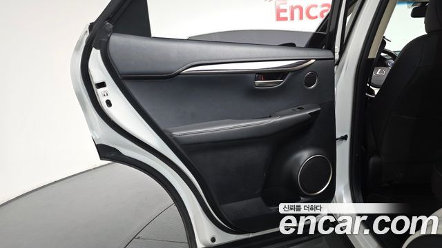 Lexus NX 2017 — photo 15