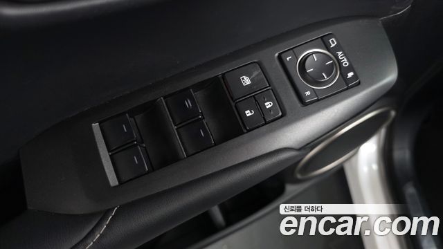 Lexus NX 2017 — photo 32