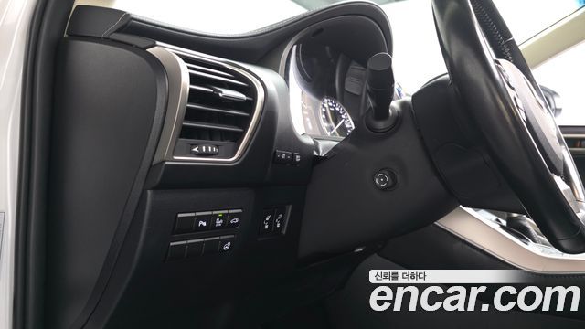 Lexus NX 2017 — photo 36