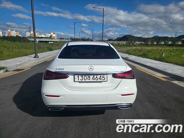 Mercedes-Benz E-Class 2021 — photo 4