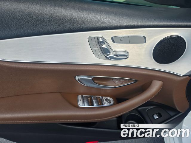Mercedes-Benz E-Class 2021 — photo 9