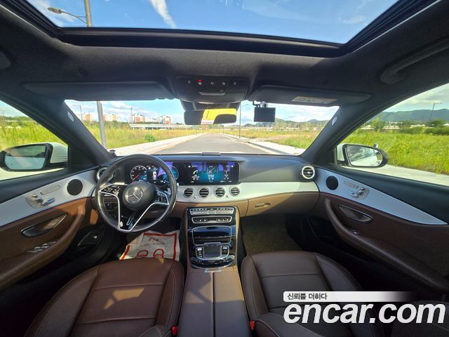 Mercedes-Benz E-Class 2021 — photo 11