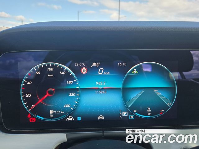 Mercedes-Benz E-Class 2021 — photo 18
