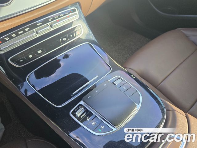 Mercedes-Benz E-Class 2021 — photo 19