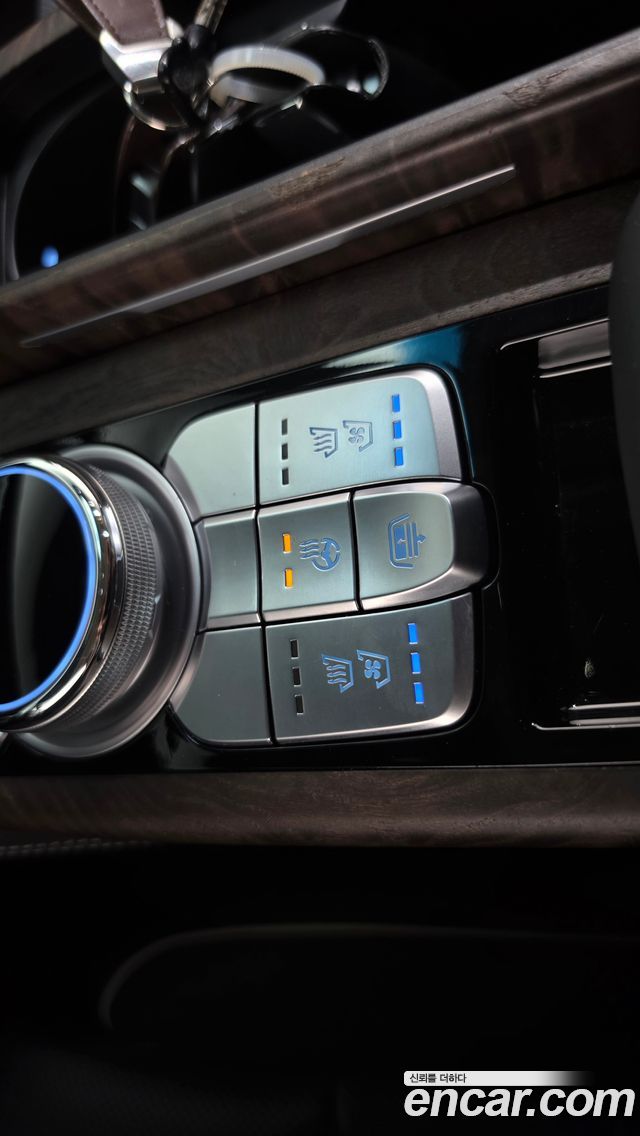 Genesis G90 2019 — photo 32