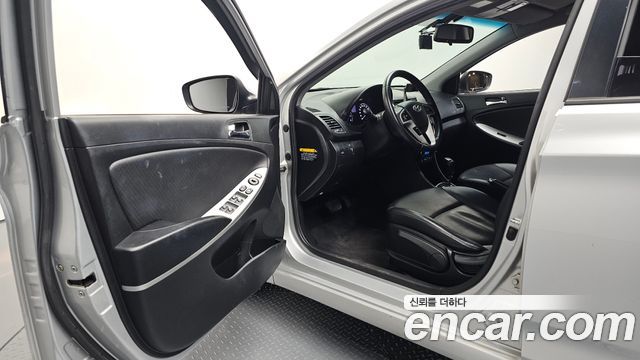 Hyundai Accent 2012 — photo 10