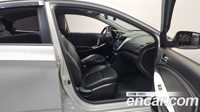 Hyundai Accent 2012 — photo 11
