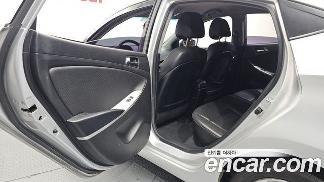 Hyundai Accent 2012 — photo 12
