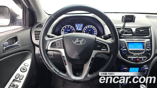 Hyundai Accent 2012 — photo 13