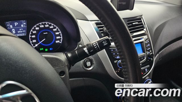 Hyundai Accent 2012 — photo 17