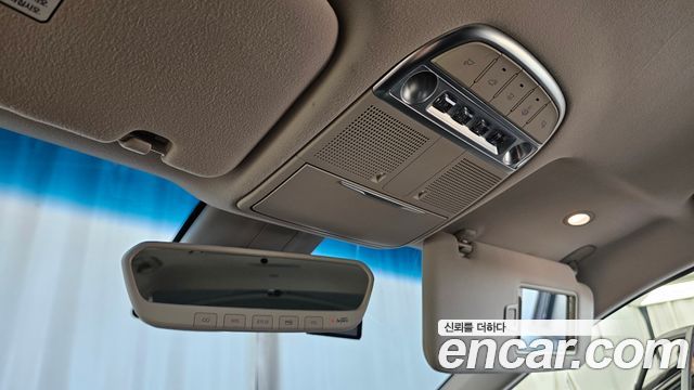 Genesis G90 2019 — photo 25
