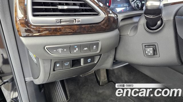 Genesis G90 2019 — photo 26