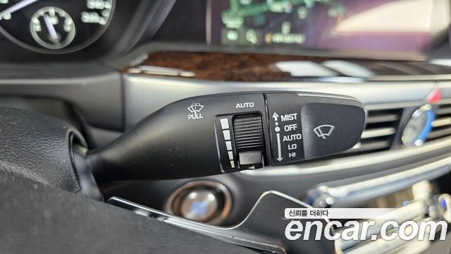Genesis G90 2019 — photo 27