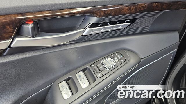 Genesis G90 2019 — photo 28