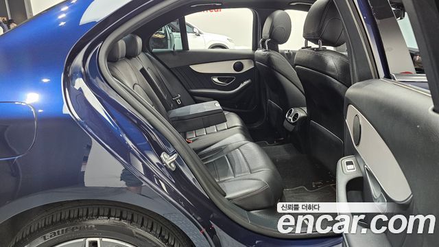 Mercedes-Benz C-Class 2020 — photo 12