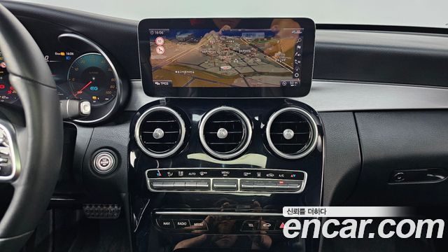Mercedes-Benz C-Class 2020 — photo 14