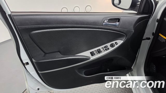 Hyundai Accent 2014 — photo 14