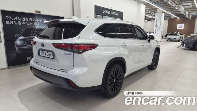 Toyota Highlander 2023 — photo 2