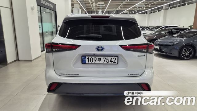 Toyota Highlander 2023 — photo 4