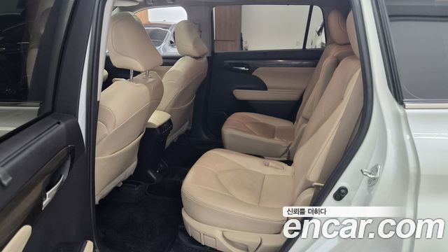 Toyota Highlander 2023 — photo 11