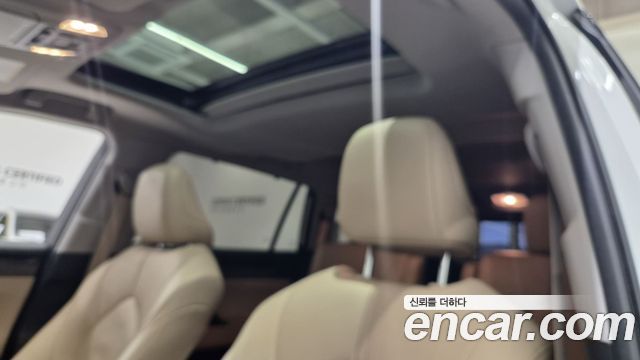 Toyota Highlander 2023 — photo 12