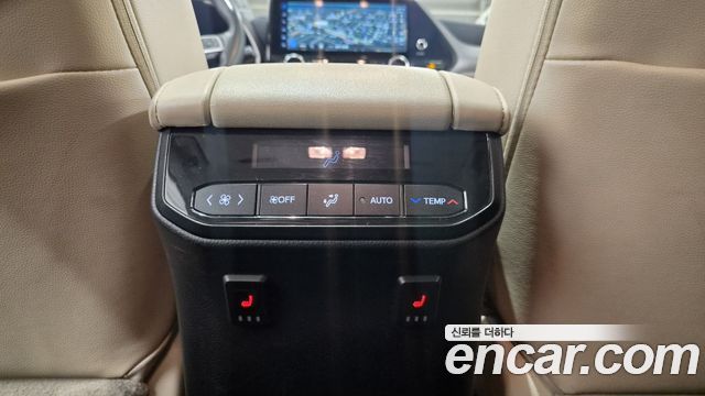 Toyota Highlander 2023 — photo 17
