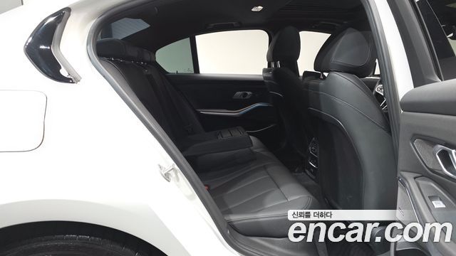 BMW 3-Series 2025 — photo 17