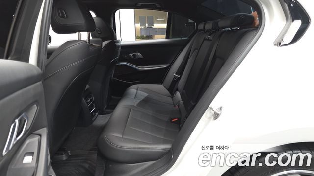 BMW 3-Series 2025 — photo 18