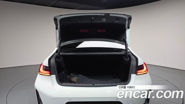 BMW 3-Series 2025 — photo 26