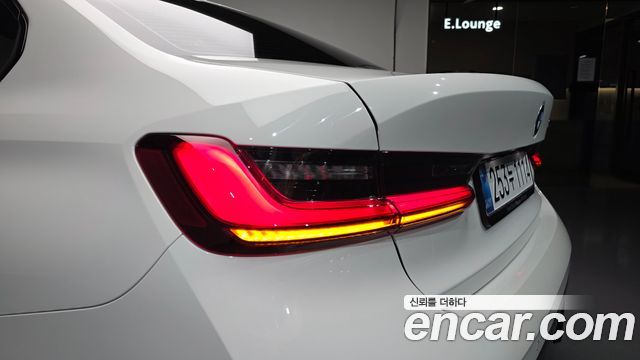 BMW 3-Series 2025 — photo 9