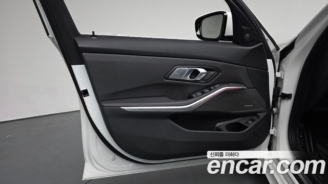 BMW 3-Series 2025 — photo 14