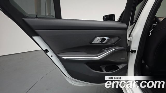 BMW 3-Series 2025 — photo 15