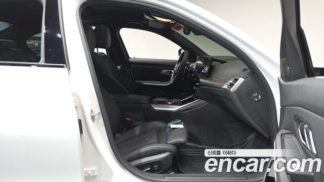BMW 3-Series 2025 — photo 16