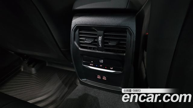 BMW 3-Series 2025 — photo 30