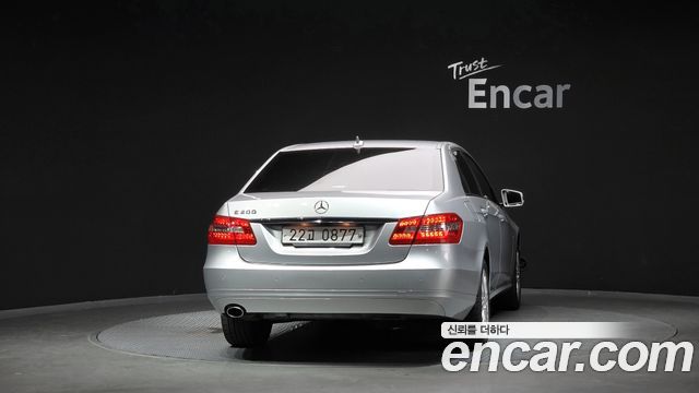 Mercedes-Benz E-Class 2011 — photo 4
