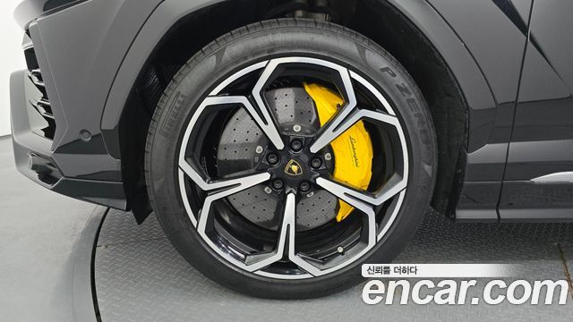 Lamborghini Urus 2020 — photo 5