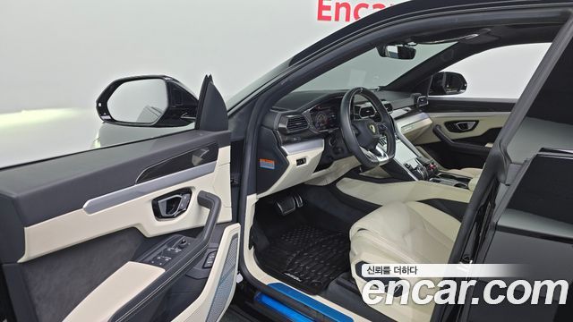 Lamborghini Urus 2020 — photo 13