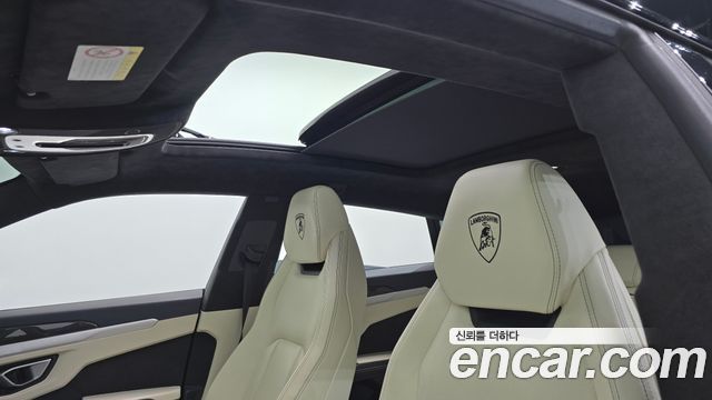 Lamborghini Urus 2020 — photo 22