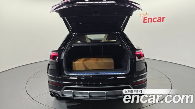 Lamborghini Urus 2020 — photo 24