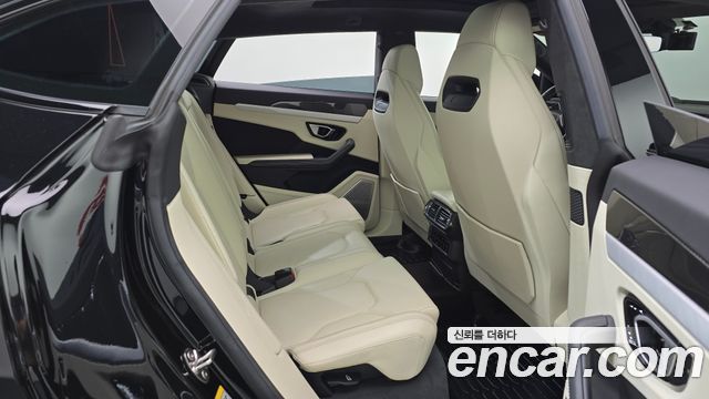 Lamborghini Urus 2020 — photo 25