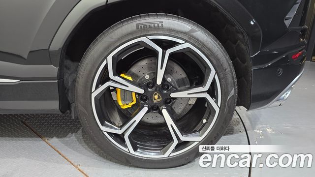 Lamborghini Urus 2020 — photo 7