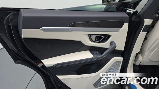 Lamborghini Urus 2020 — photo 15
