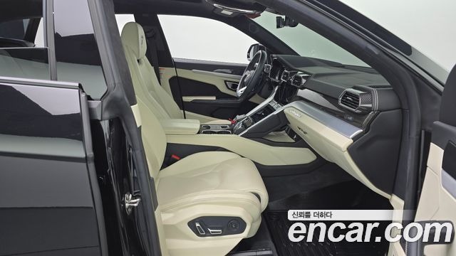 Lamborghini Urus 2020 — photo 16