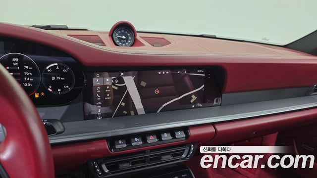 Porsche 911 2020 — photo 18