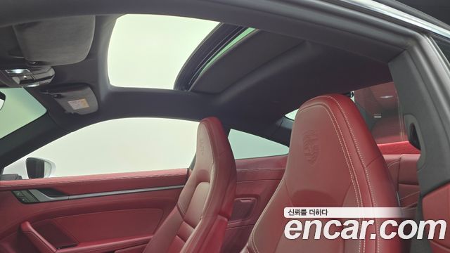 Porsche 911 2020 — photo 22