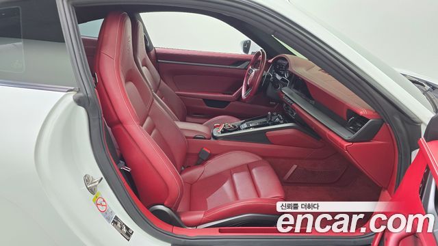 Porsche 911 2020 — photo 16