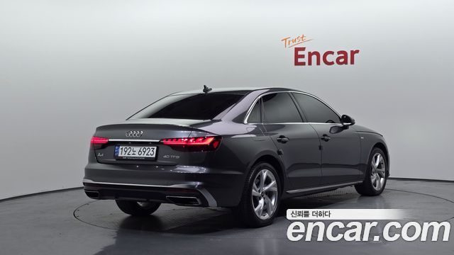 Audi A4 2021 — photo 2