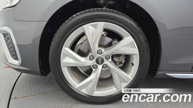 Audi A4 2021 — photo 5