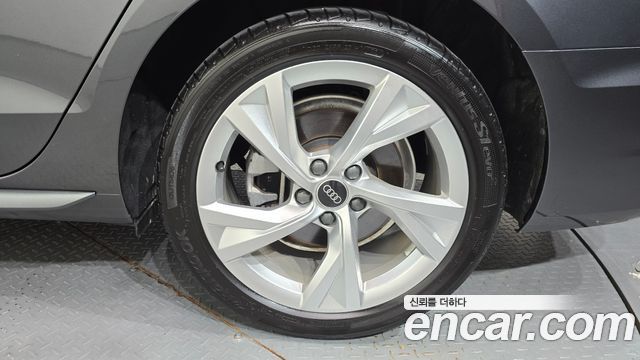 Audi A4 2021 — photo 7